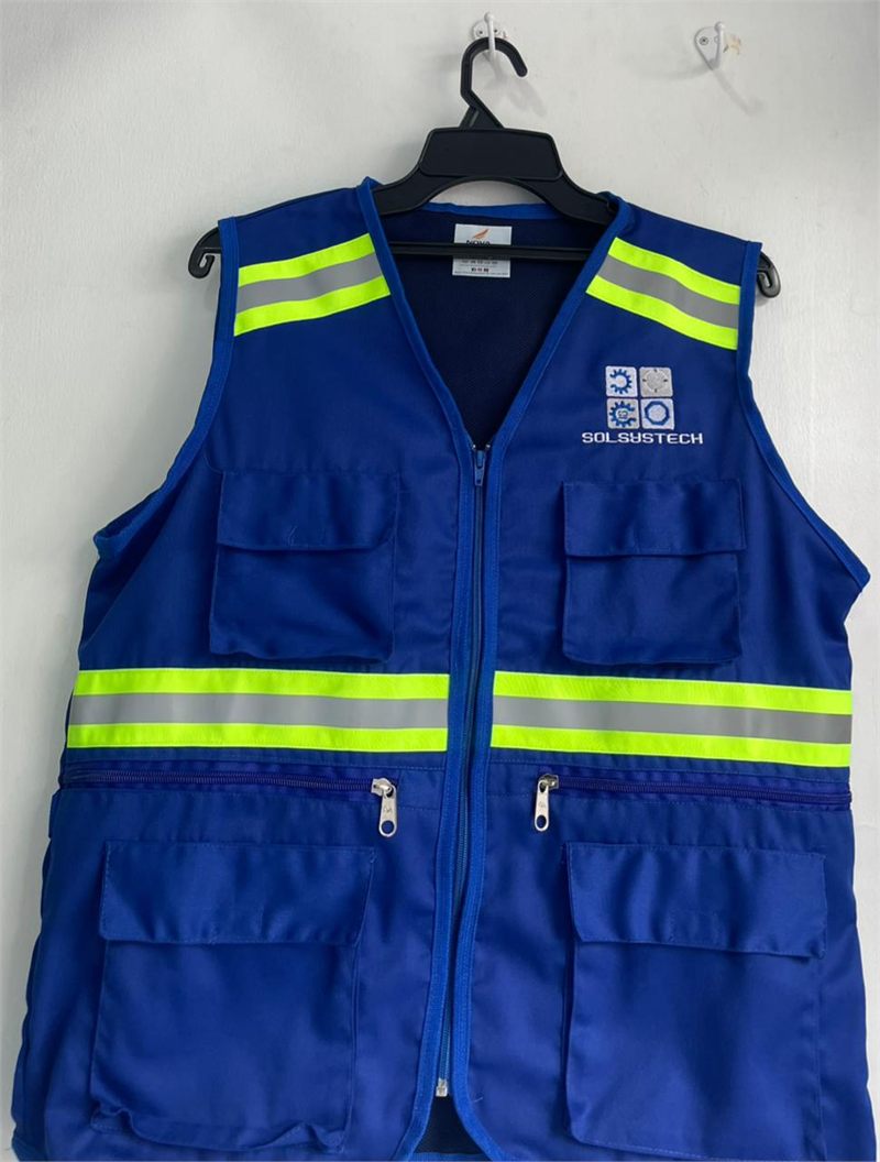 Chaleco de gabardina con bordado